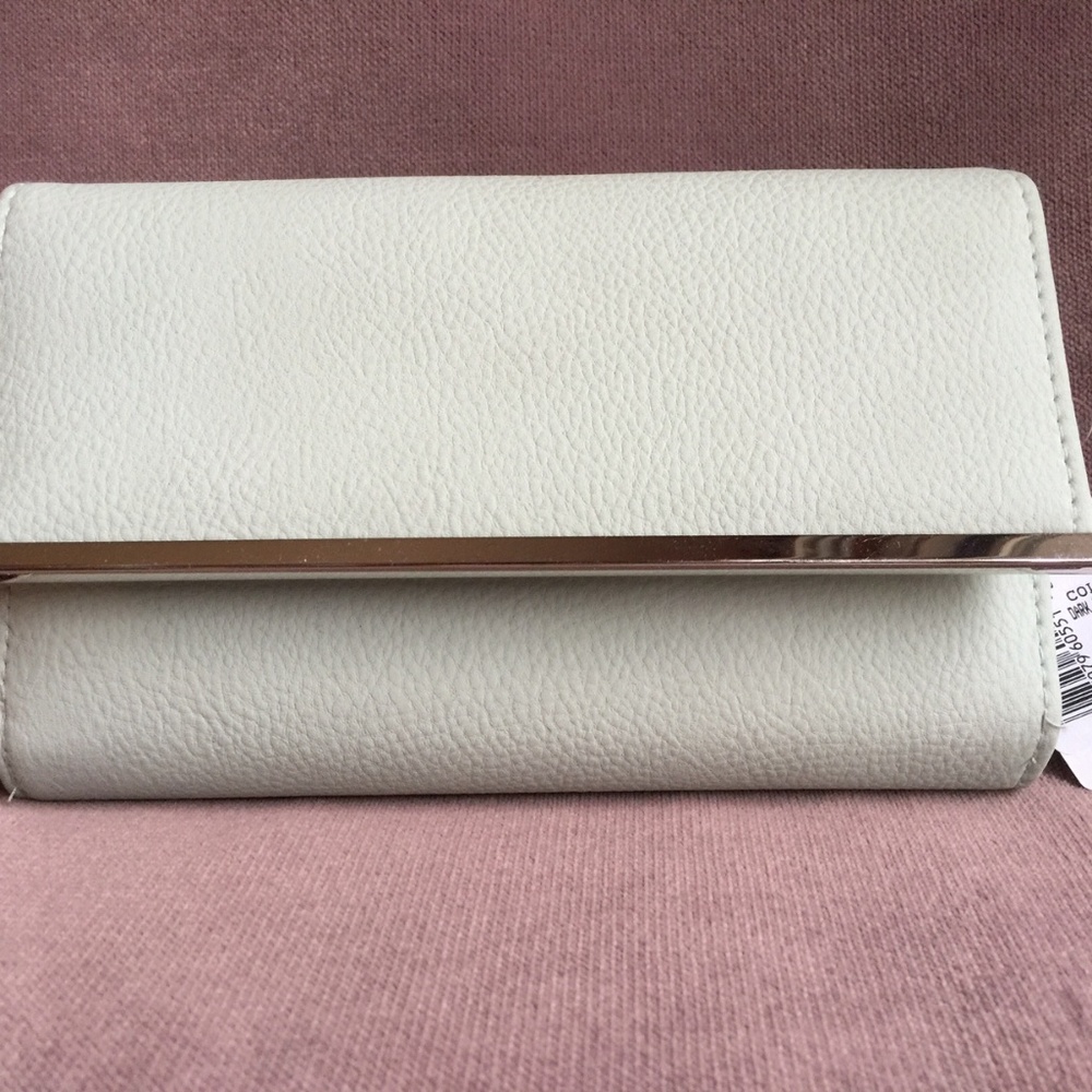 "Apt. 9" Mint Green Wallet, NEW with TAG (19-196)